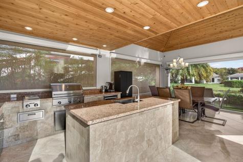 391 Sundial Circle Pompano Beach FL 33068