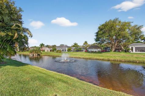 391 Sundial Circle Pompano Beach FL 33068