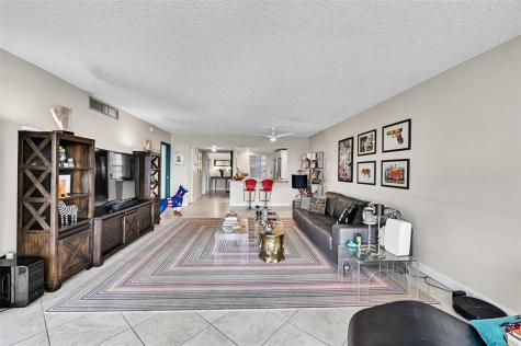 605 Oaks Drive Pompano Beach FL 33069