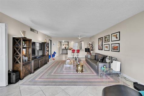 605 Oaks Drive Pompano Beach FL 33069