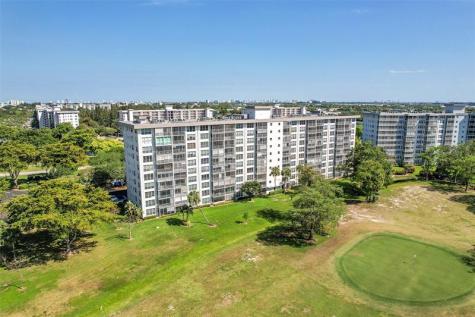 605 Oaks Drive Pompano Beach FL 33069