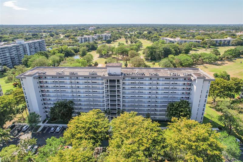 605 Oaks Drive Pompano Beach FL 33069