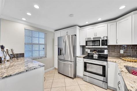 605 Oaks Drive Pompano Beach FL 33069