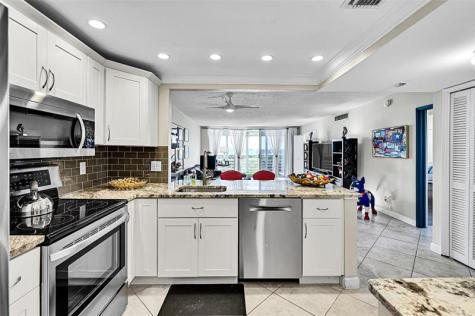 605 Oaks Drive Pompano Beach FL 33069