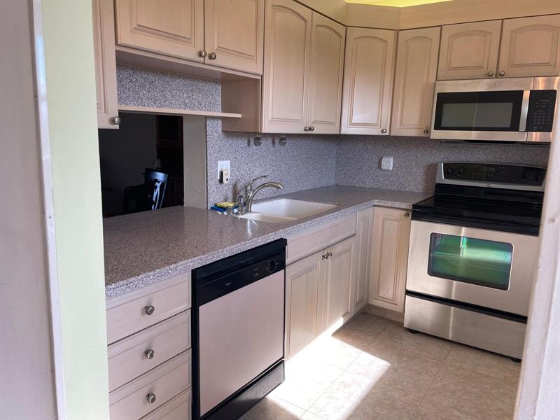 2520 NE 1st Court Boynton Beach FL 33435