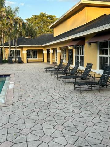 4045 W Mcnab Road Pompano Beach FL 33069