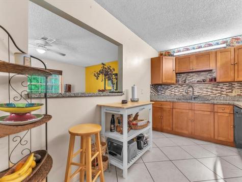 6171 SW 6th Margate FL 33068