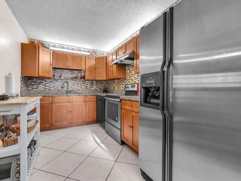 6171 SW 6th Margate FL 33068