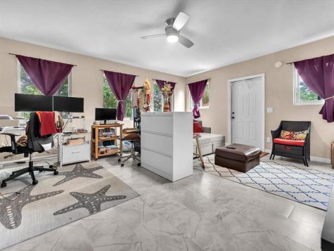 6171 SW 6th Margate FL 33068