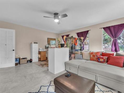 6171 SW 6th Margate FL 33068