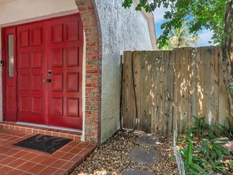 6171 SW 6th Margate FL 33068