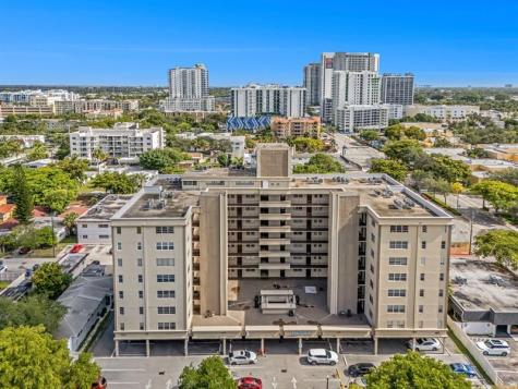1811 Jefferson Street Hollywood FL 33020