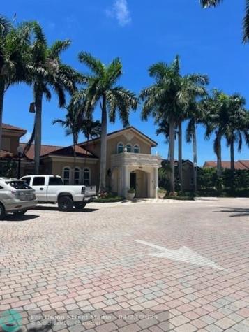 201 Villa Circle Boynton Beach FL 33435