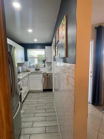 490 SE 19th Avenue Fort Lauderdale FL 33060