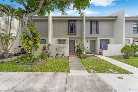 1225 NW 98th Terrace Pembroke Pines FL 33024