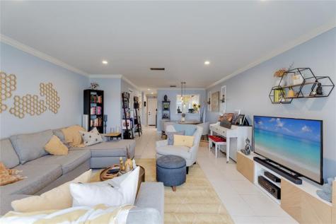 1225 NW 98th Terrace Pembroke Pines FL 33024
