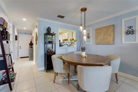 1225 NW 98th Terrace Pembroke Pines FL 33024