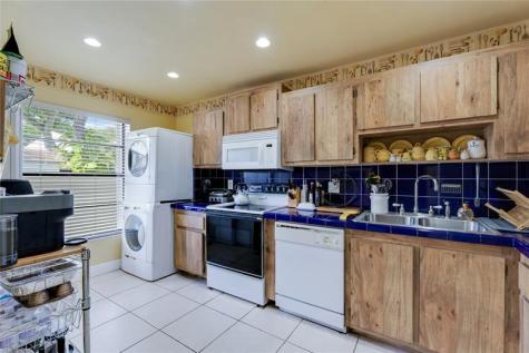 1225 NW 98th Terrace Pembroke Pines FL 33024