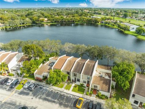 1225 NW 98th Terrace Pembroke Pines FL 33024