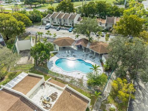 1225 NW 98th Terrace Pembroke Pines FL 33024