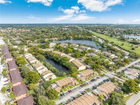 1225 NW 98th Terrace Pembroke Pines FL 33024