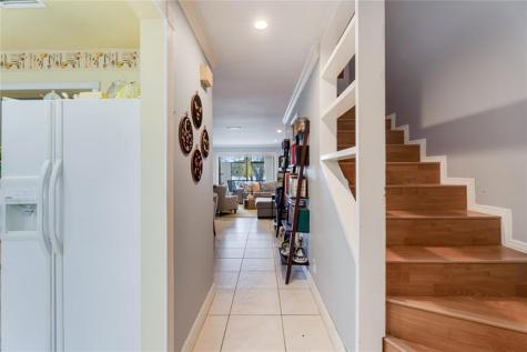 1225 NW 98th Terrace Pembroke Pines FL 33024