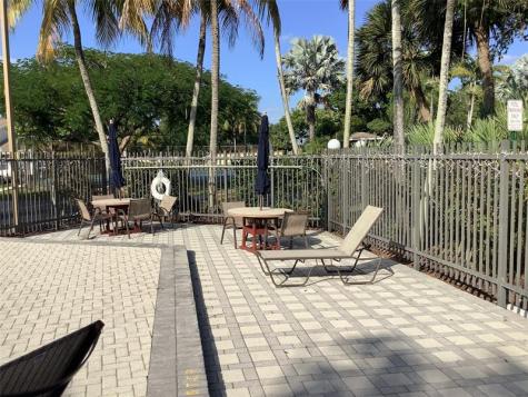 4765 S Hemingway Circle Margate FL 33063