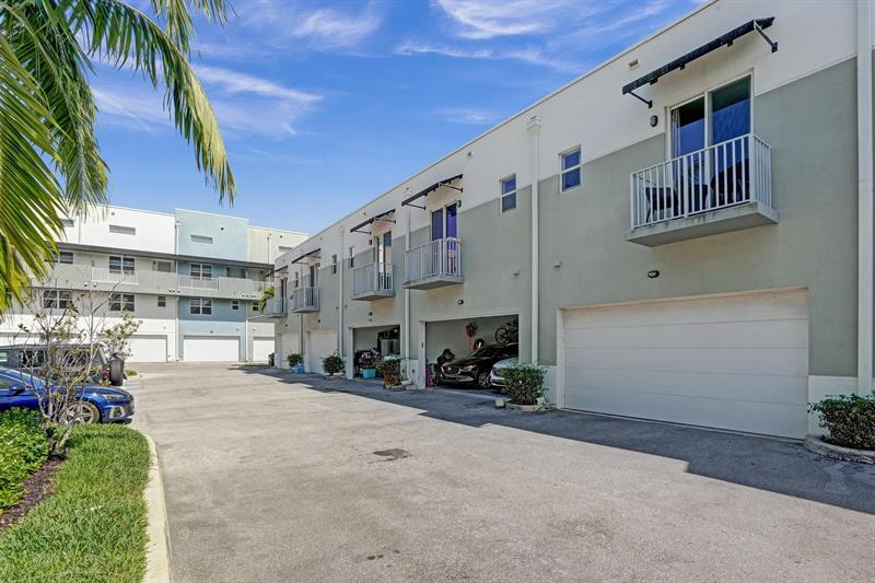 480 NE 35th Court Oakland Park FL 33334