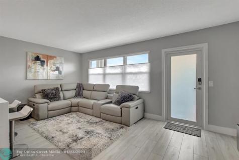 3107 Cambridge E Deerfield Beach FL 33442