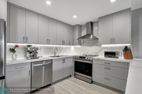 3107 Cambridge E Deerfield Beach FL 33442