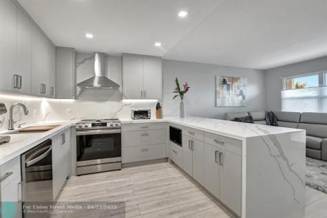 3107 Cambridge E Deerfield Beach FL 33442