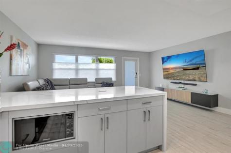 3107 Cambridge E Deerfield Beach FL 33442