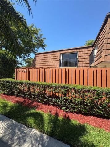9148 SW 23rd Street Davie FL 33324