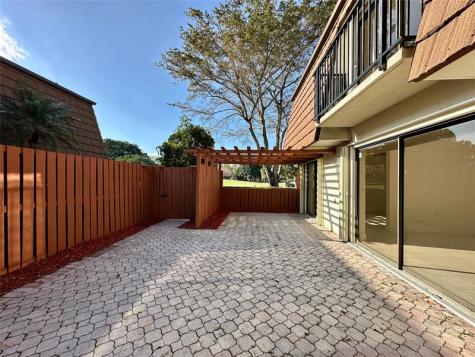 9148 SW 23rd Street Davie FL 33324