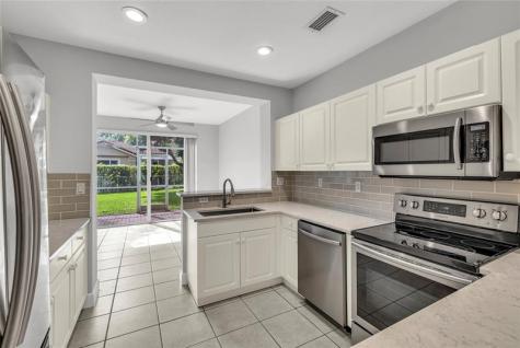 12502 NW 56th Street Coral Springs FL 33076