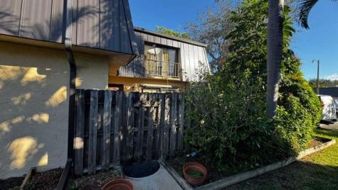 2494 Waterside Drive Lake Worth FL 33461