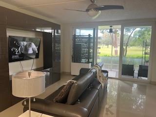 565 Oaks Lane Pompano Beach FL 33069