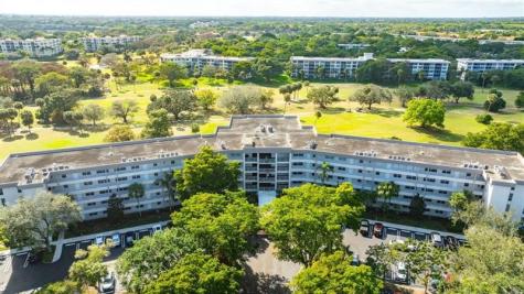 565 Oaks Lane Pompano Beach FL 33069
