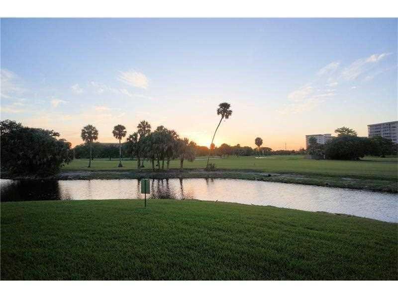 565 Oaks Lane Pompano Beach FL 33069