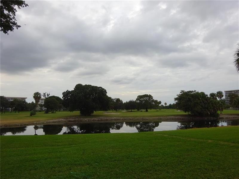 565 Oaks Lane Pompano Beach FL 33069