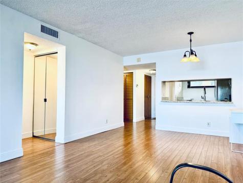 112 Lake Emerald Oakland Park FL 33309