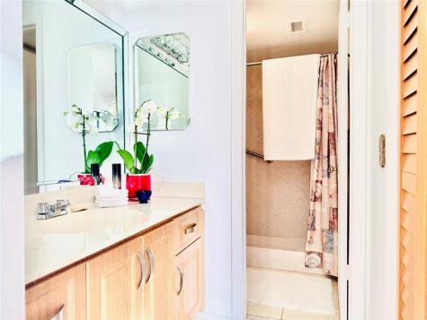 112 Lake Emerald Oakland Park FL 33309