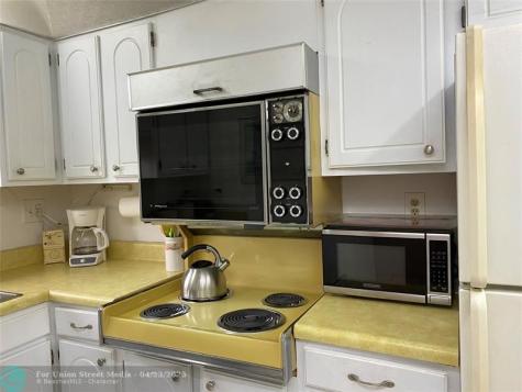 811 S Hollybrook Drive Pembroke Pines FL 33025