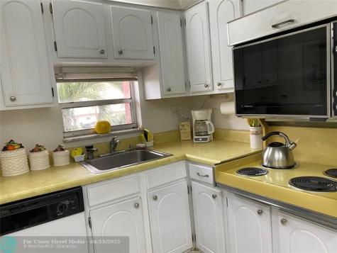 811 S Hollybrook Drive Pembroke Pines FL 33025