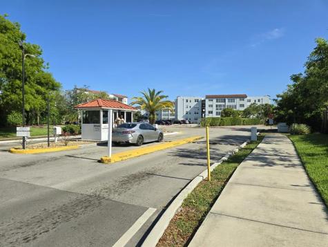 2860 Somerset Drive Fort Lauderdale FL 33311