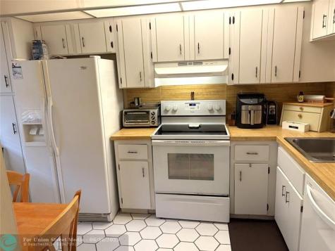3571 Inverrary Drive Lauderhill FL 33319