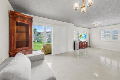 8941 S Hollybrook Boulevard Pembroke Pines FL 33025