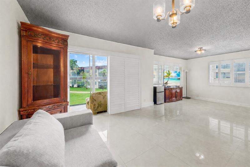 8941 S Hollybrook Boulevard Pembroke Pines FL 33025