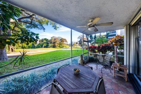 3930 Oaks Clubhouse Drive Pompano Beach FL 33069