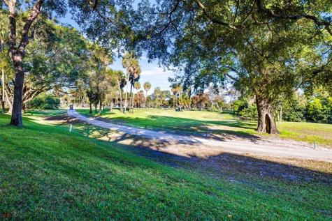3930 Oaks Clubhouse Drive Pompano Beach FL 33069